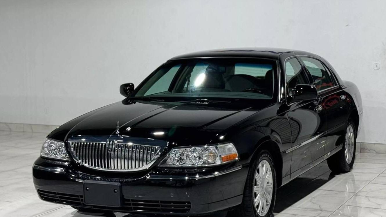 LINCOLN TOWN CAR 2009 2LNHM82V09X633168 image